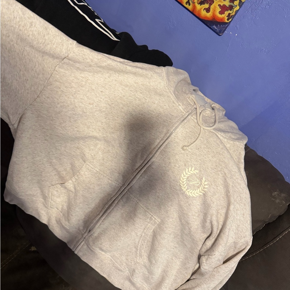 PINK Victoria's Secret Light Heather Gray Zip-Up Hoodie with Crest